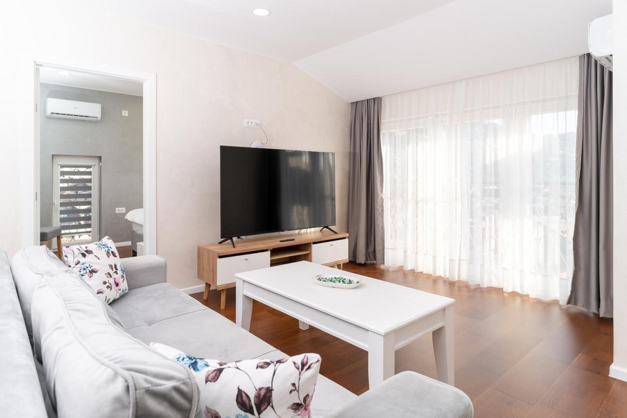 Ornament Hotel And Apartments 사라예보 외부 사진
